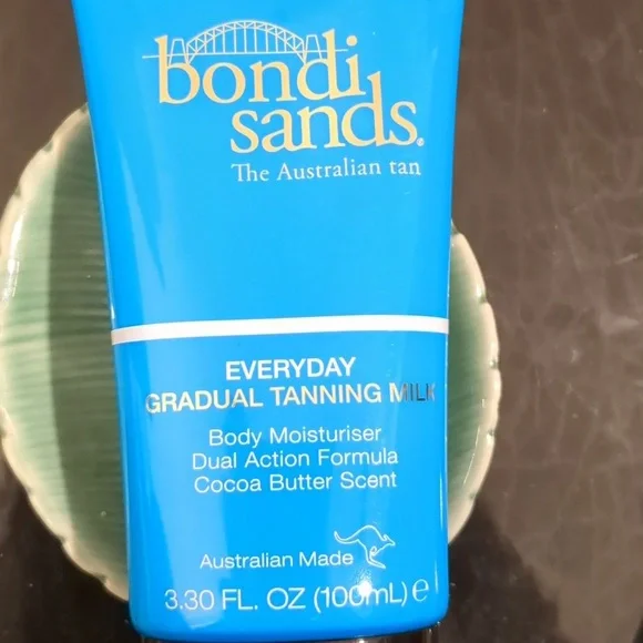 Everyday Gradual Tanning Milk - Picture 1 of 2